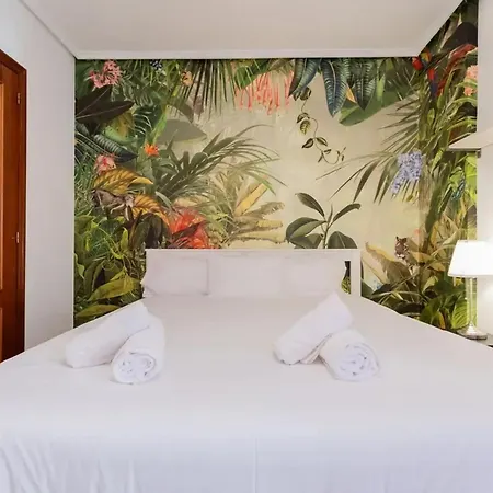 Modern In With Internet * בילבאו