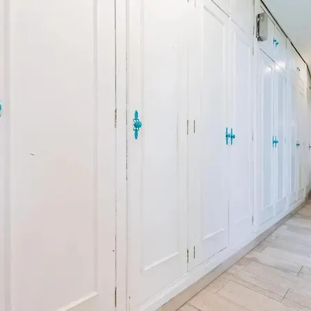 Modern In With Internet * בילבאו