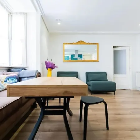 Modern In With Internet Bilbao