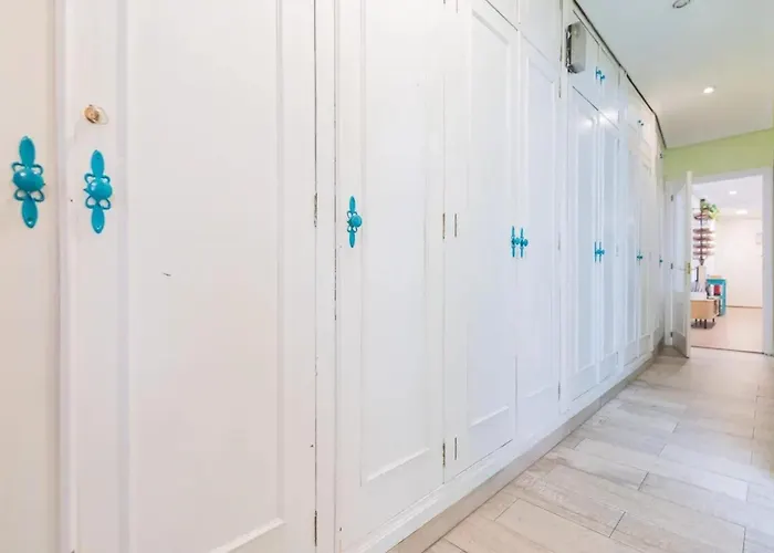 Modern In With Internet * Bilbao